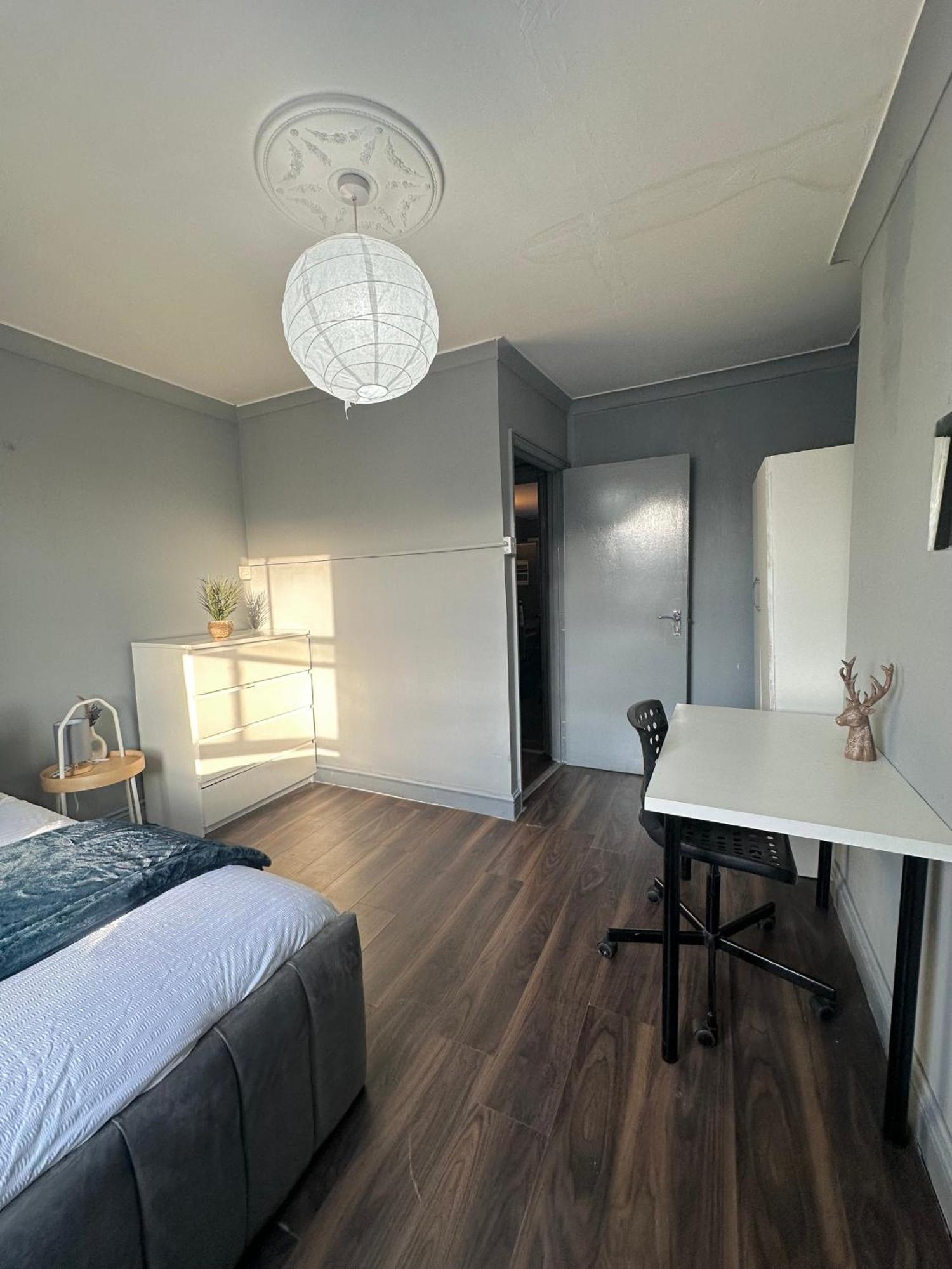 Hospedagem domiciliar Luxury In A 4 Bedroom Flat! 4 Minutes Walk To Kingscross, St Pancras Londres