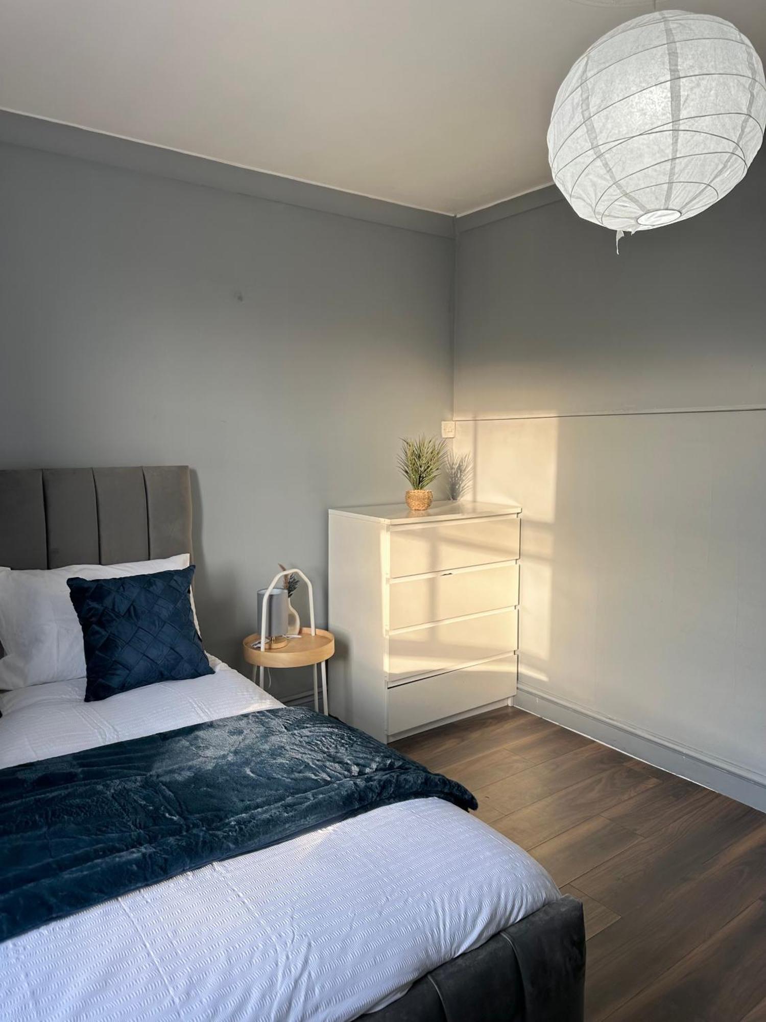Luxury In A 4 Bedroom Flat! 4 Minutes Walk To Kingscross, St Pancras Londres