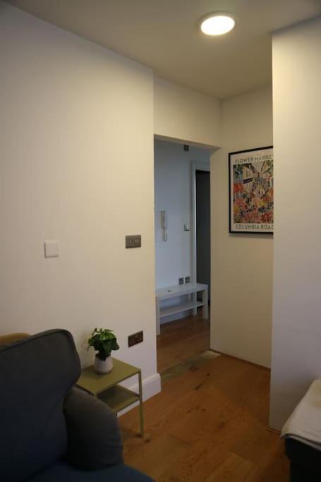 2 Bedroom Modern, Simple Flat In Broadway Market