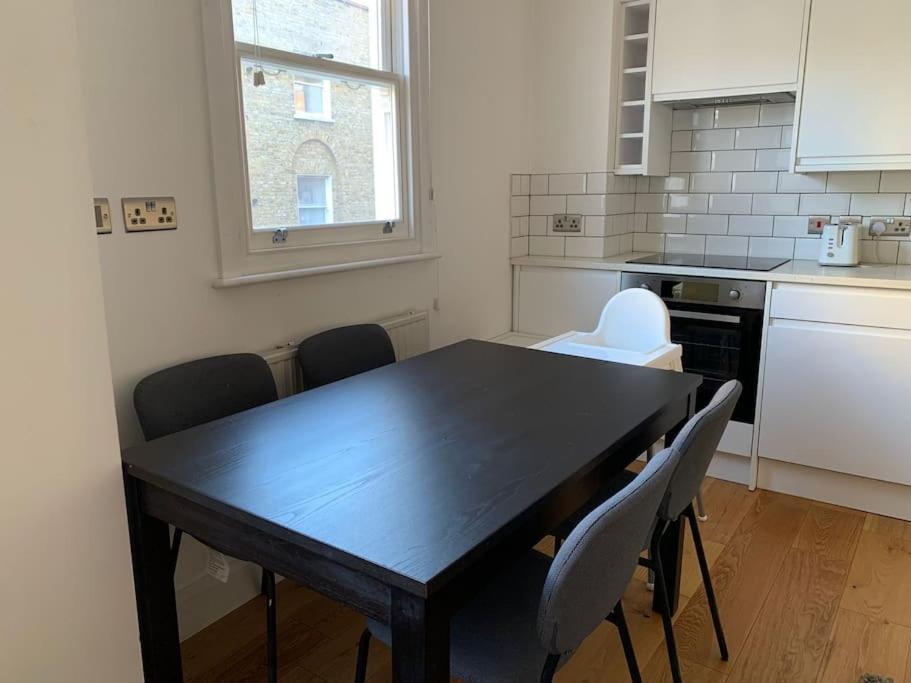 2 Bedroom Modern, Simple Flat In Broadway Market * Londres