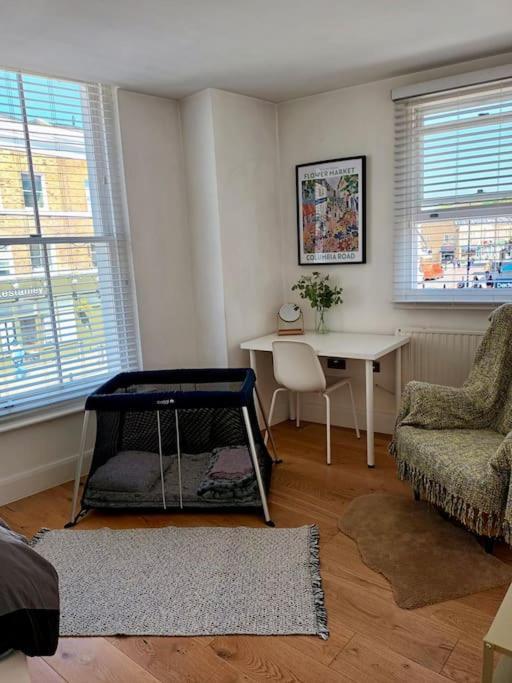 Apartamento 2 Bedroom Modern, Simple Flat In Broadway Market Londres