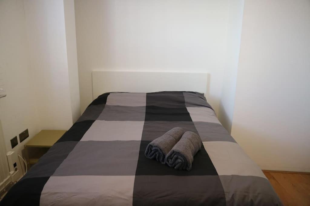2 Bedroom Modern, Simple Flat In Broadway Market *