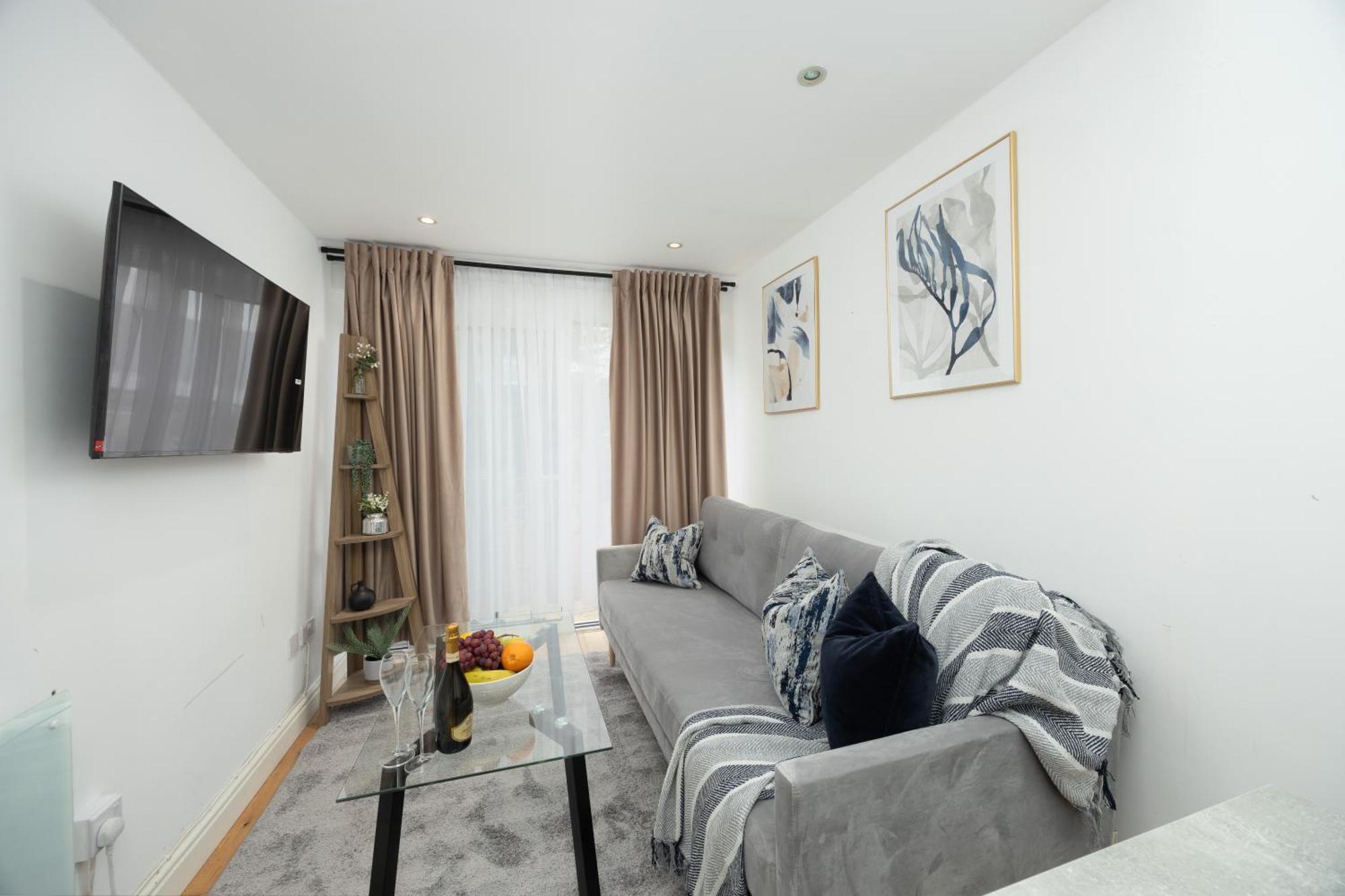 Elegant & Spacious - Minutes To Kensington