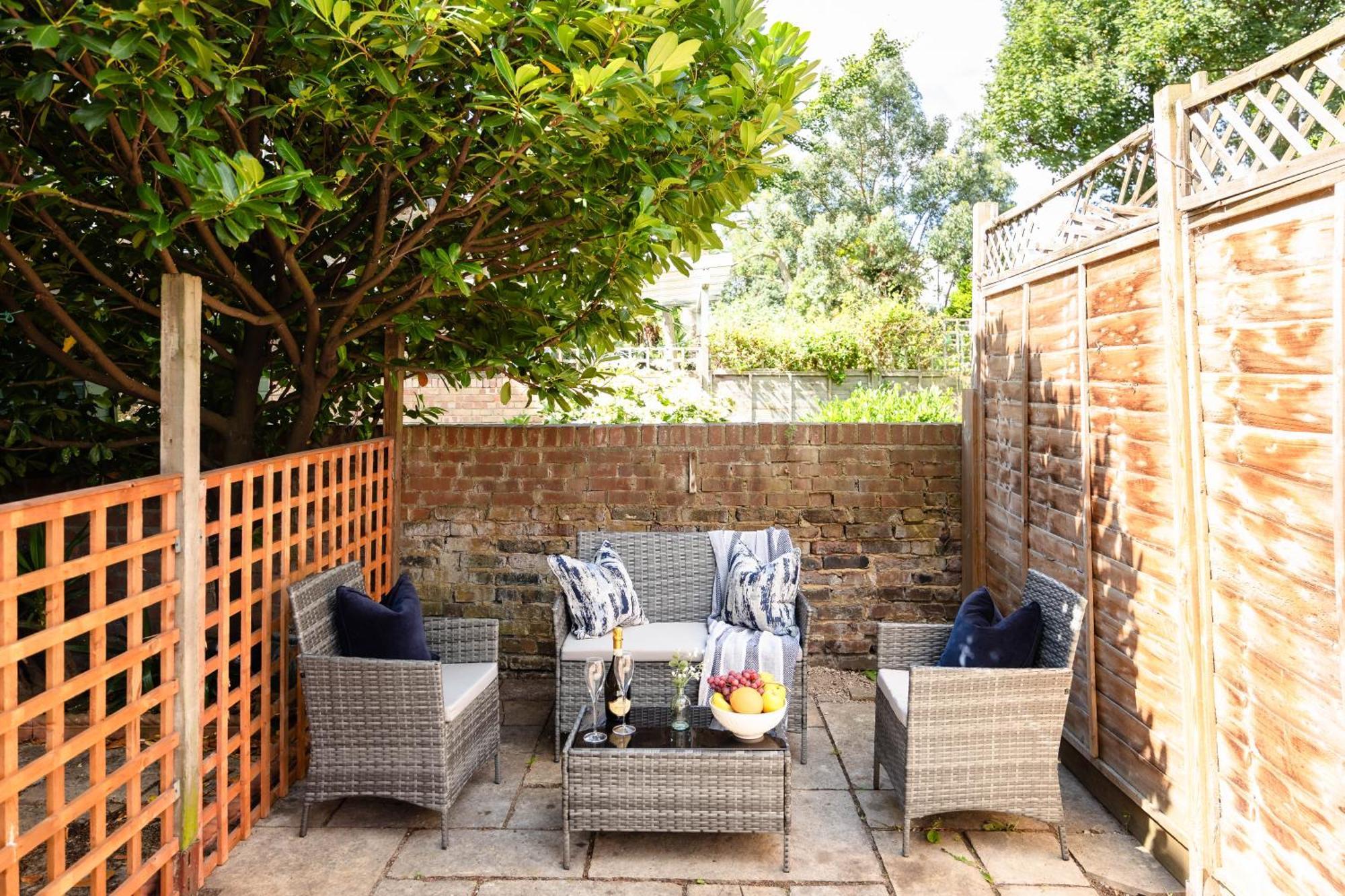 Elegant & Spacious - Minutes To Kensington Apartment *