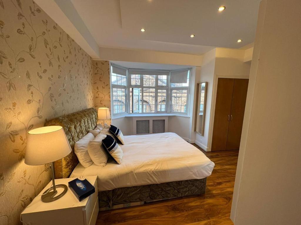 Knightsbridge Luxurious - Facing Harrods Apartment
