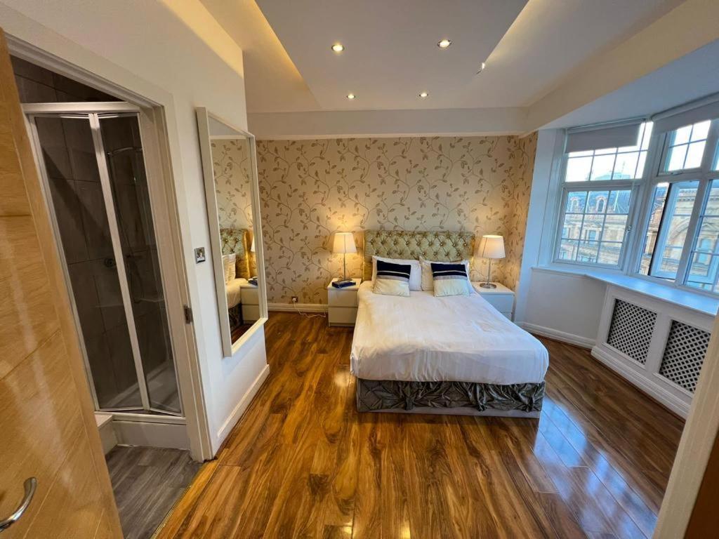 Knightsbridge Luxurious - Facing Harrods Apartment *