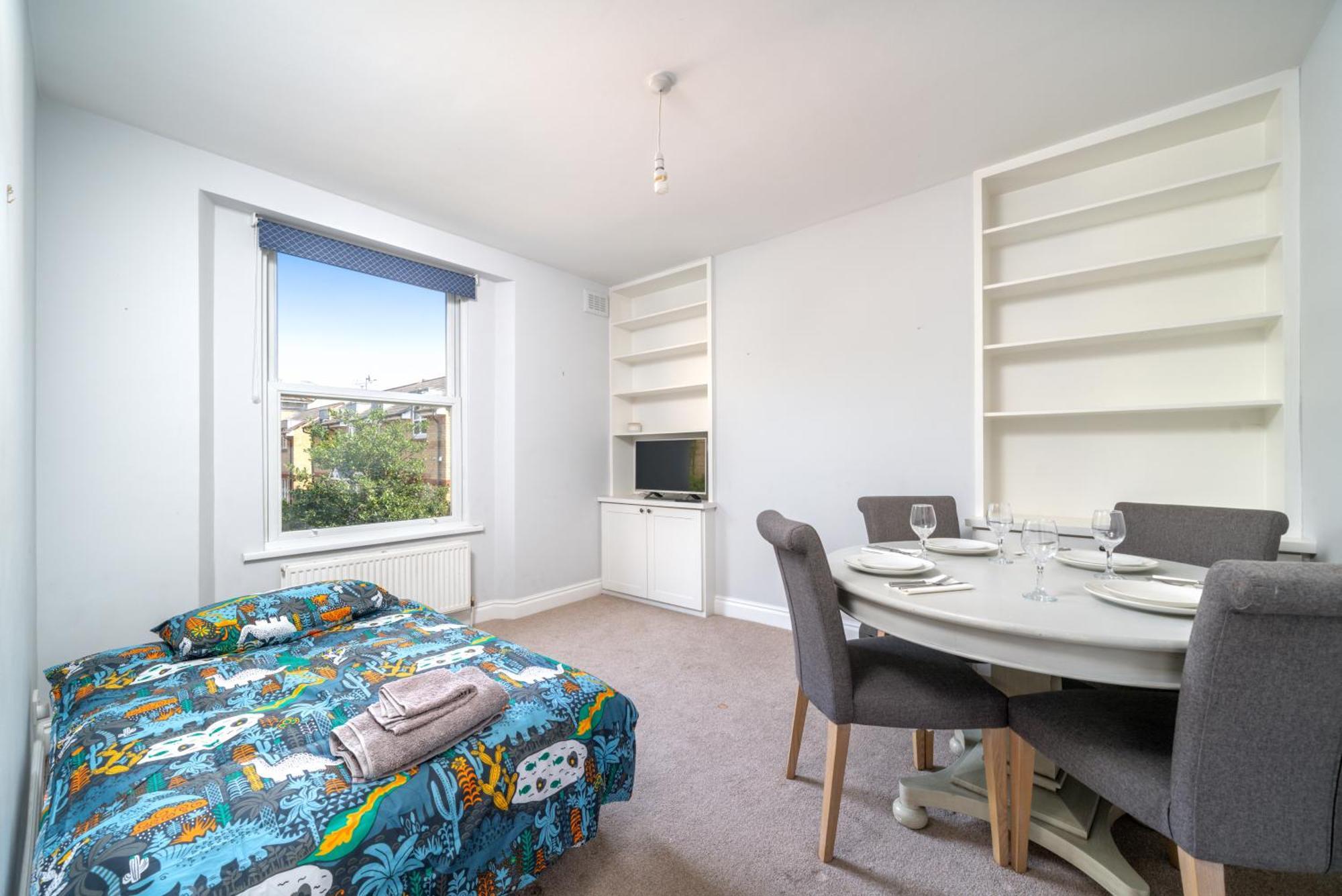 Lovely & Bright 1 Bedroom Flat In London's Zone 2