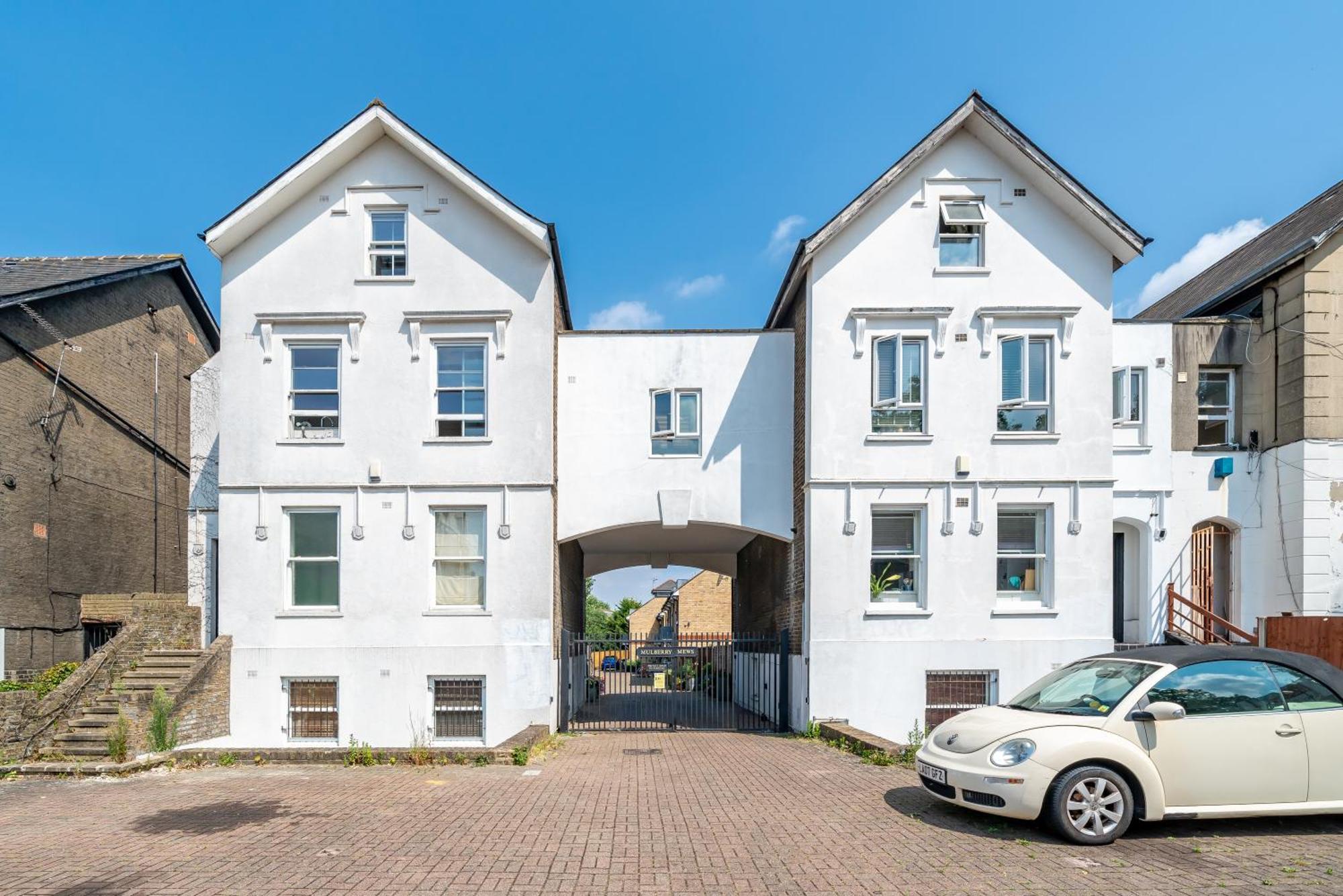 Lovely & Bright 1 Bedroom Flat In London's Zone 2 *