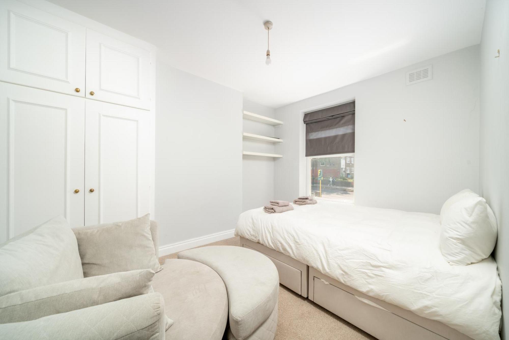 Lovely & Bright 1 Bedroom Flat In London's Zone 2 *