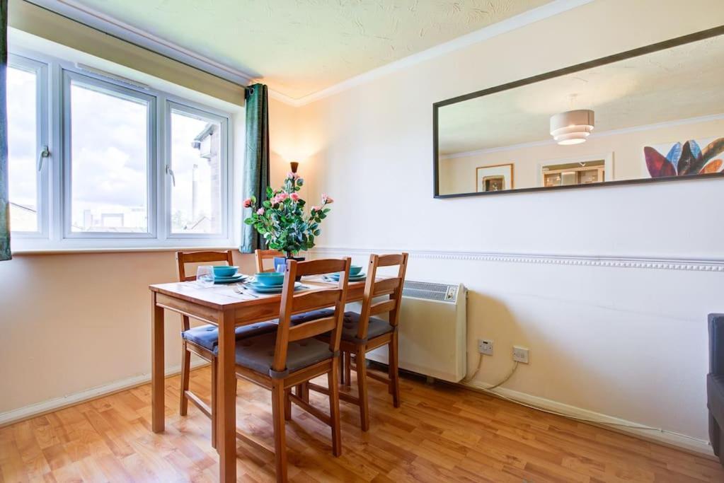Apartment Dalton Plaza London