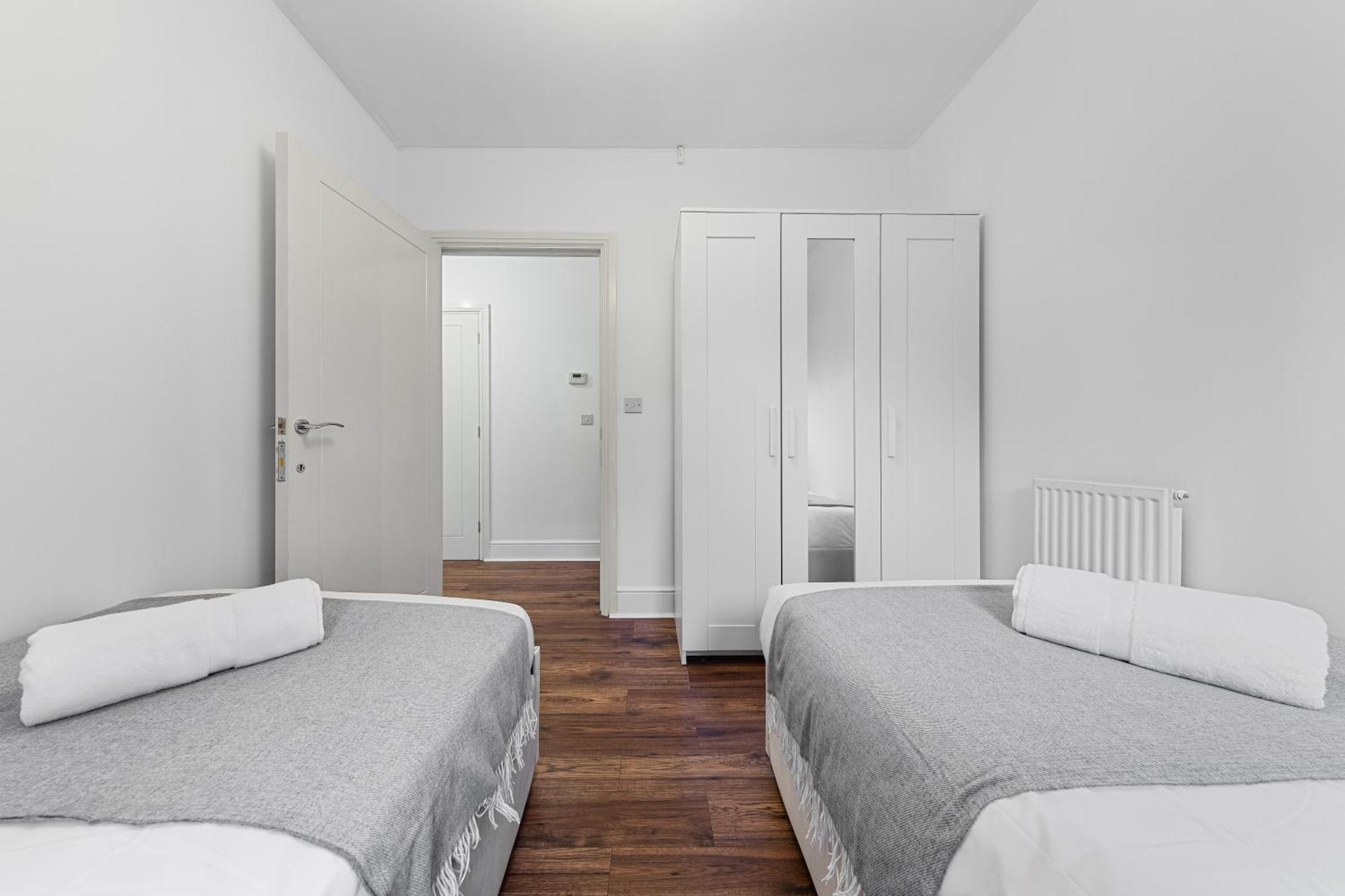 Modern 2 Bedroom In Uxbridge Free Parking