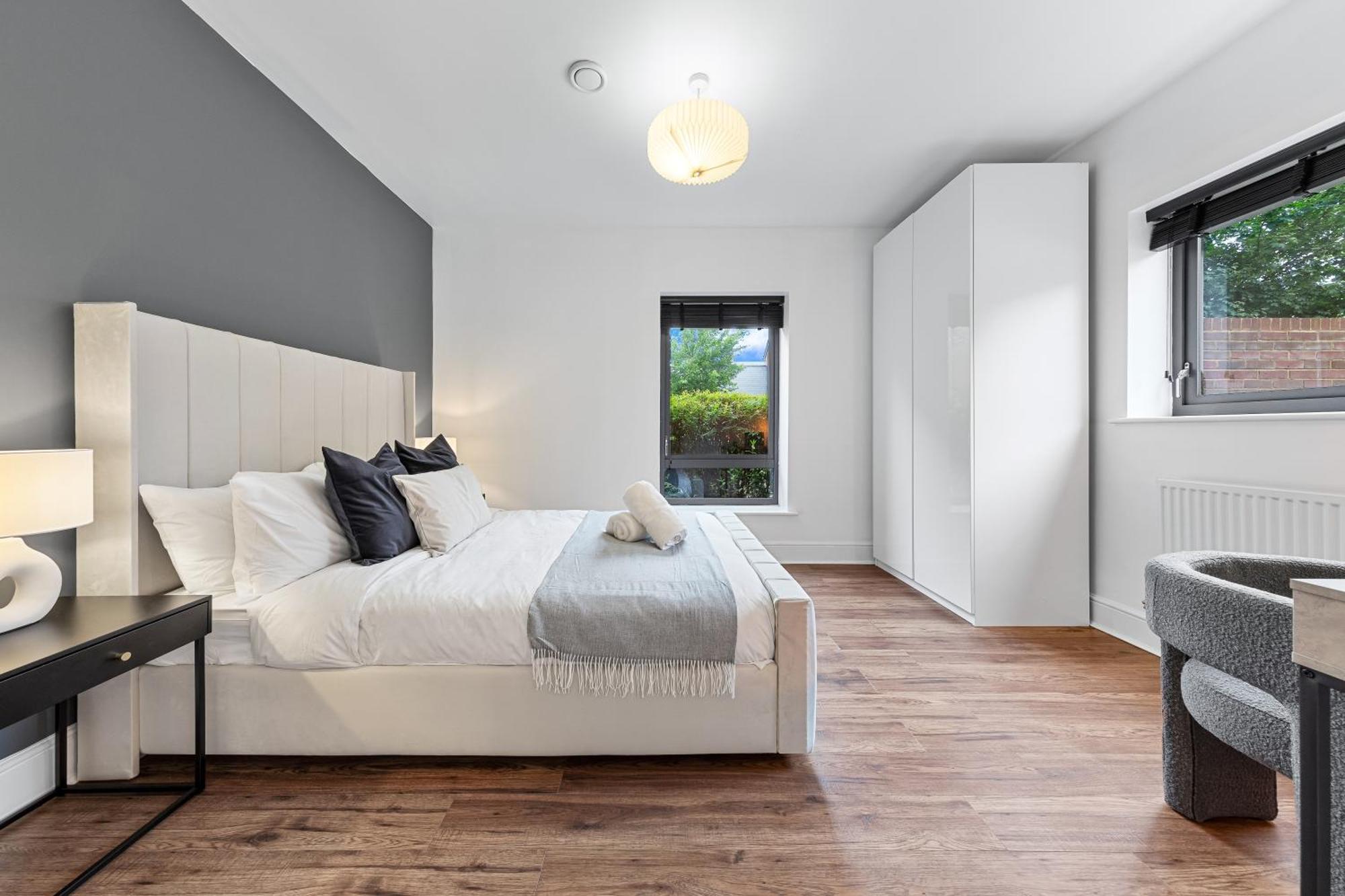 Modern 2 Bedroom In Uxbridge Free Parking *