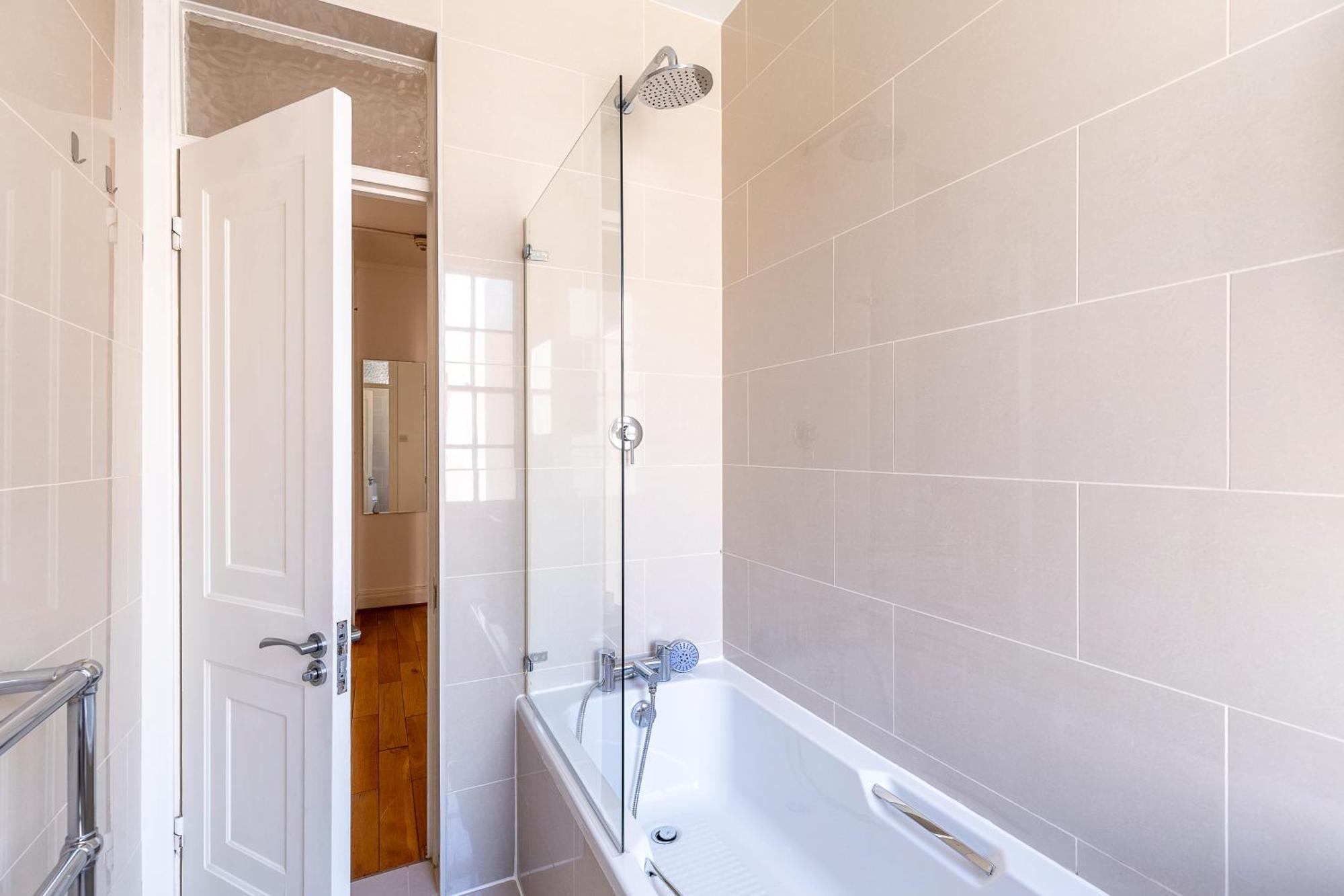 Modern 2 Bedroom Flat Near Queensway Londres