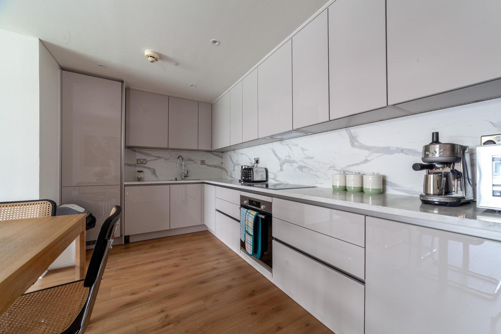 A Stylish Newly Refurbished Flat With Access * Londres