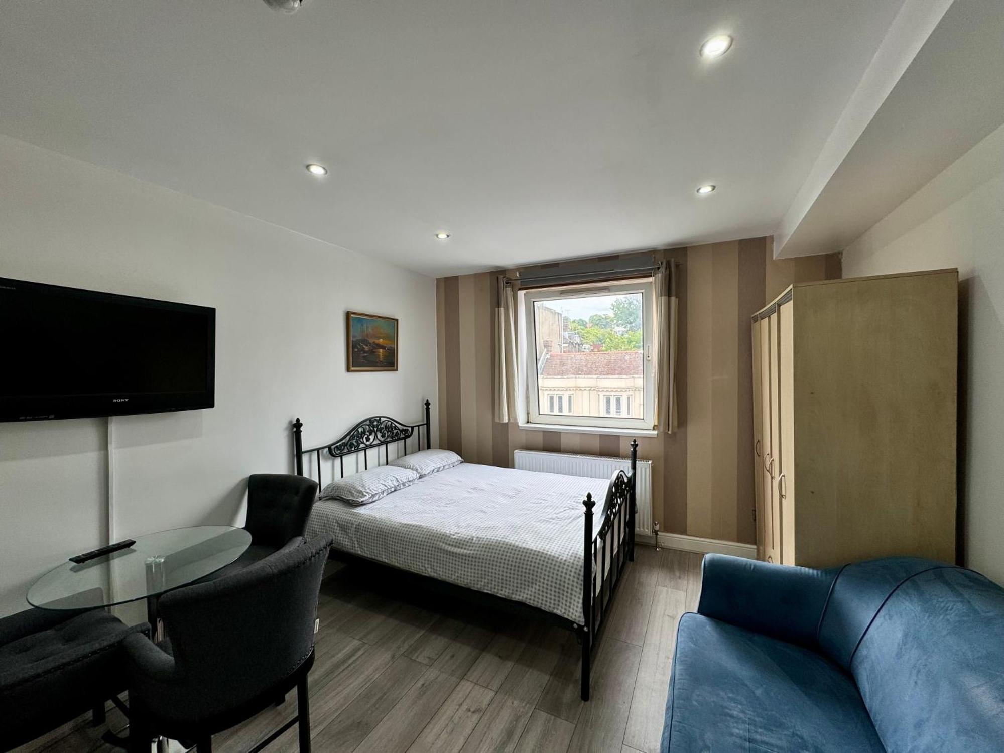 Cosy - Finchley Road