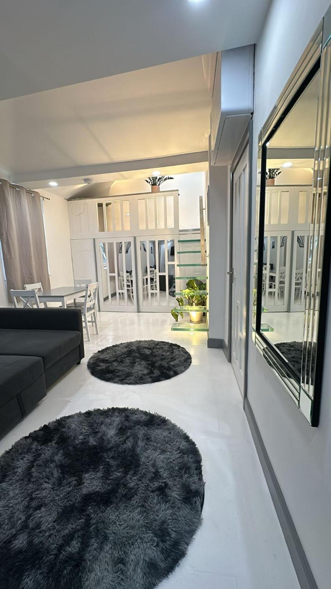 Nice Flat Near Church Street London
