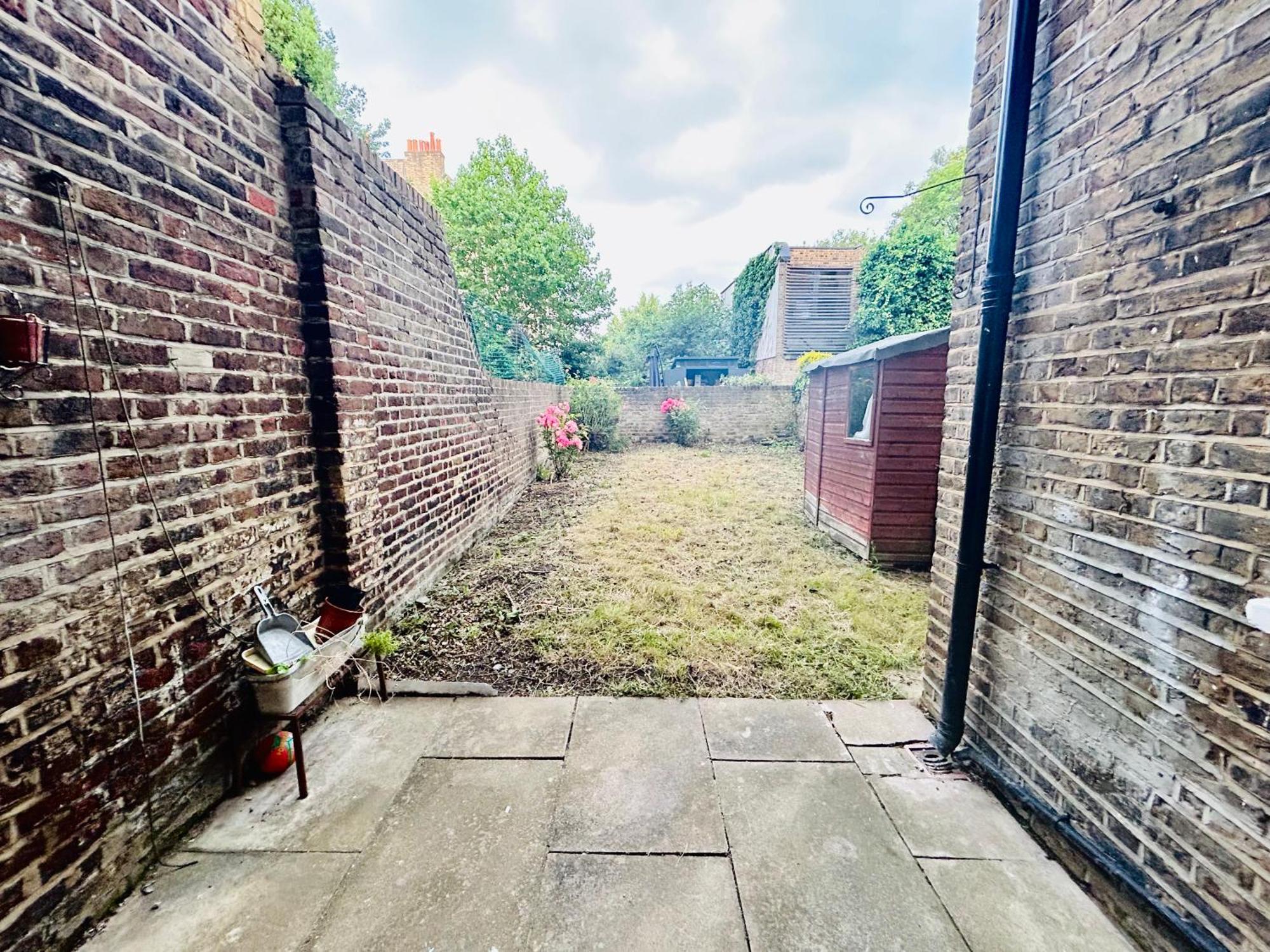Charming 2 Bedroom Family Apartment *