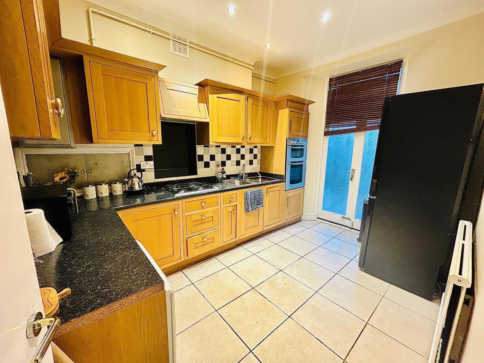 Charming 2 Bedroom Family Apartment *
