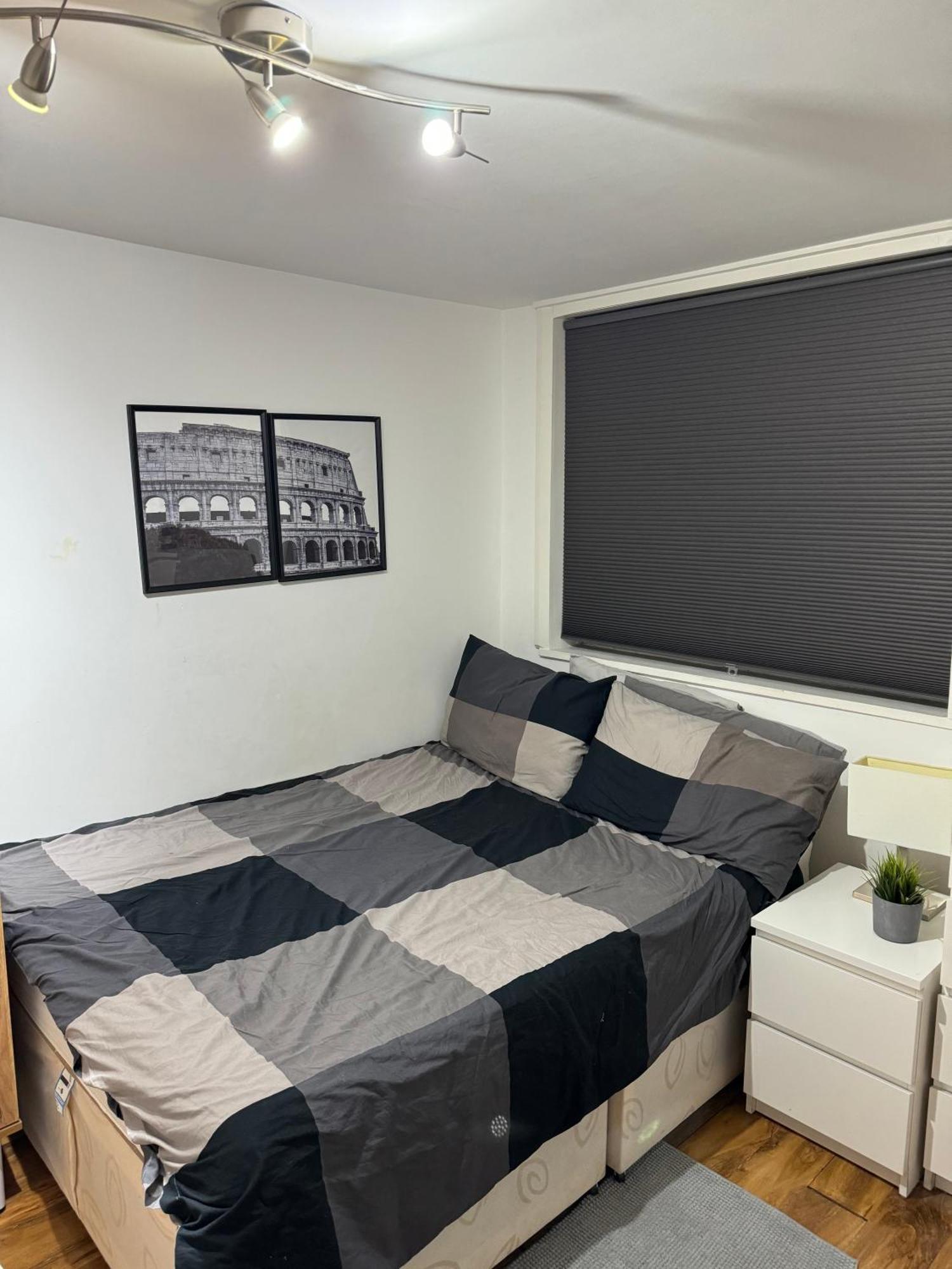 Double Bed With En-suite & Free Parking In Cricklewood Nw2 Homestay London