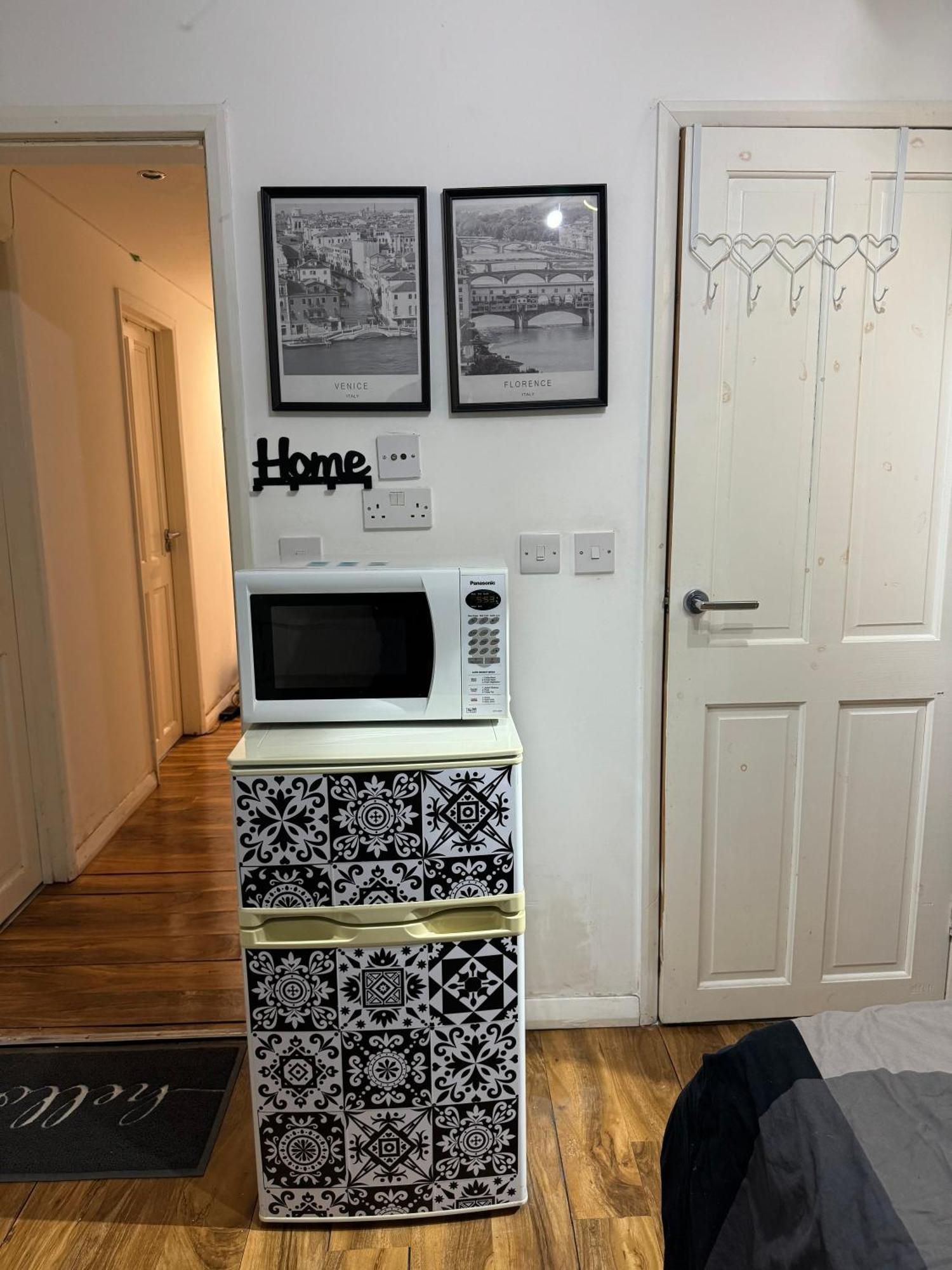Double Bed With En-suite & Free Parking In Cricklewood Nw2 Homestay *