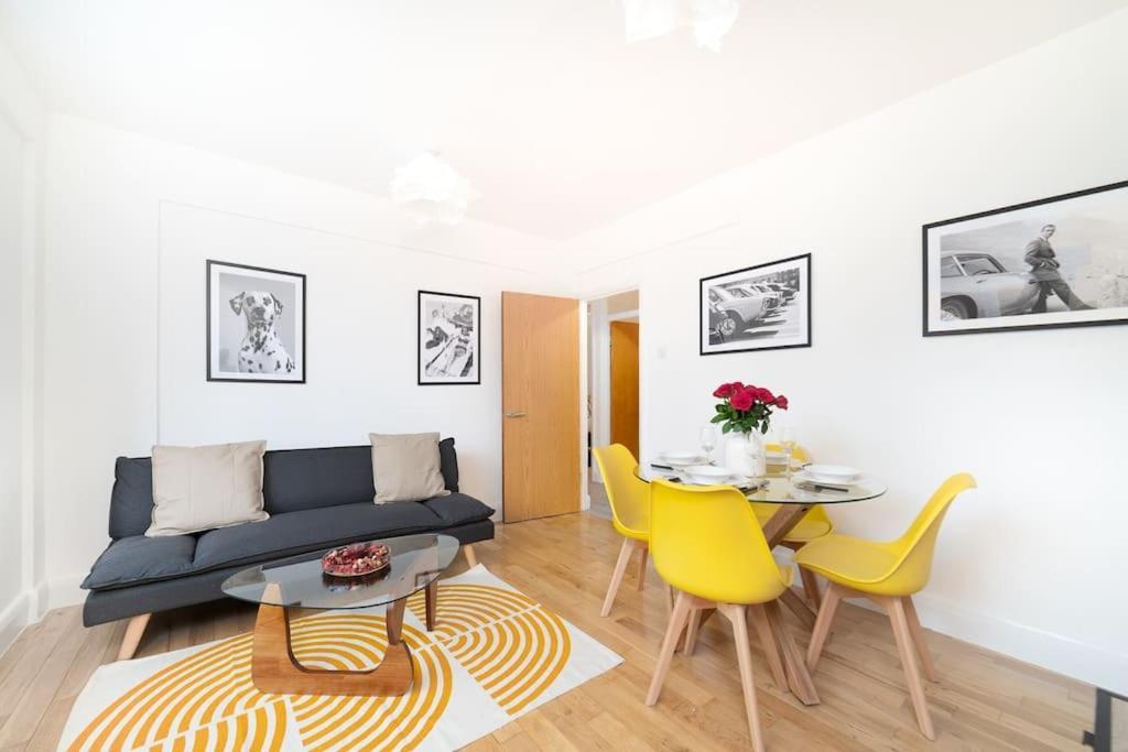 Two Bedroom By Buonomo Short Lets & Serviced In Balham With Balcony * Londres