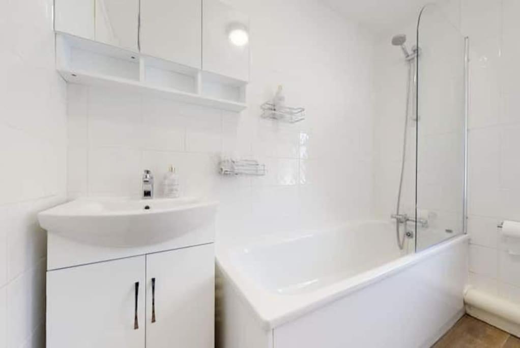 4 Bedroom Family On Piccadilly Line