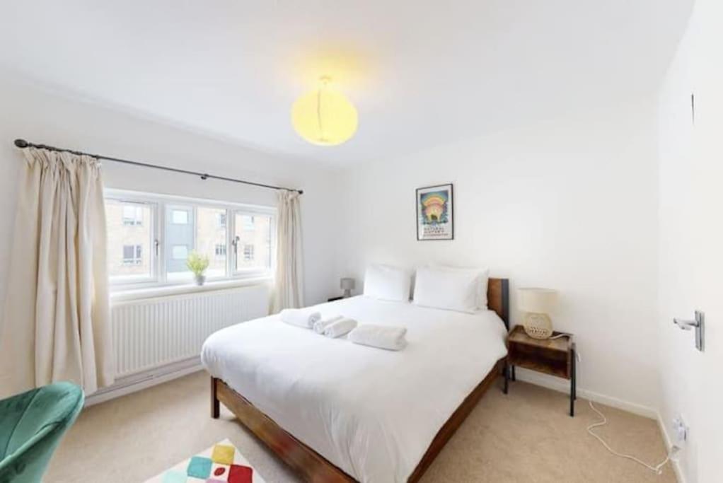 4 Bedroom Family On Piccadilly Line Сasa de vacaciones *
