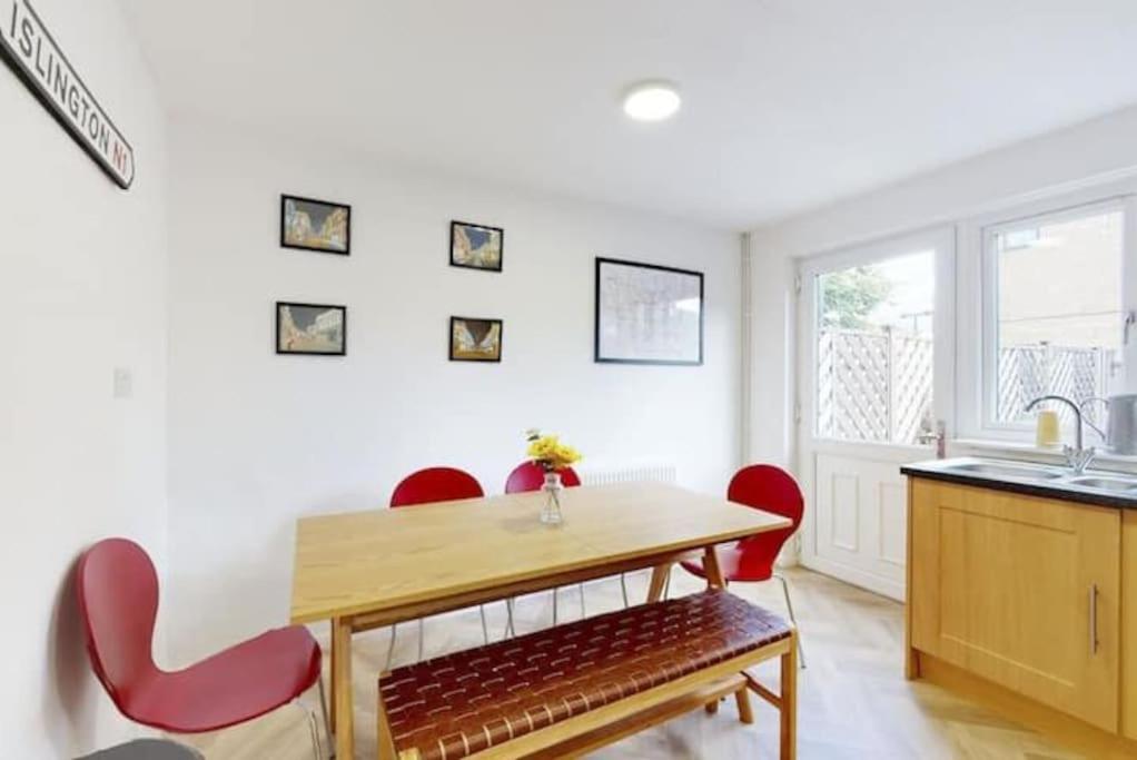 4 Bedroom Family On Piccadilly Line Londres