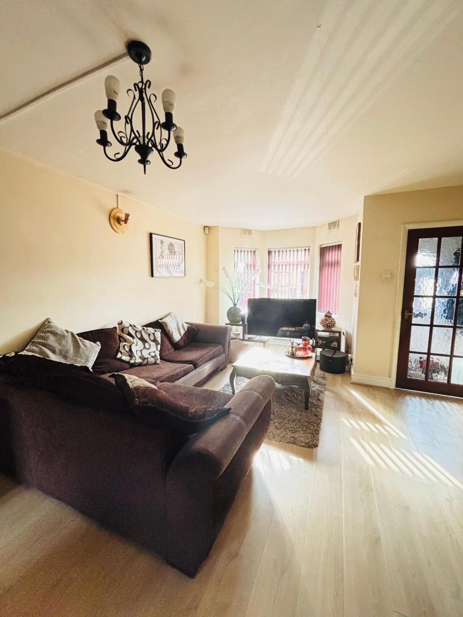City Airport Serviced House Londen