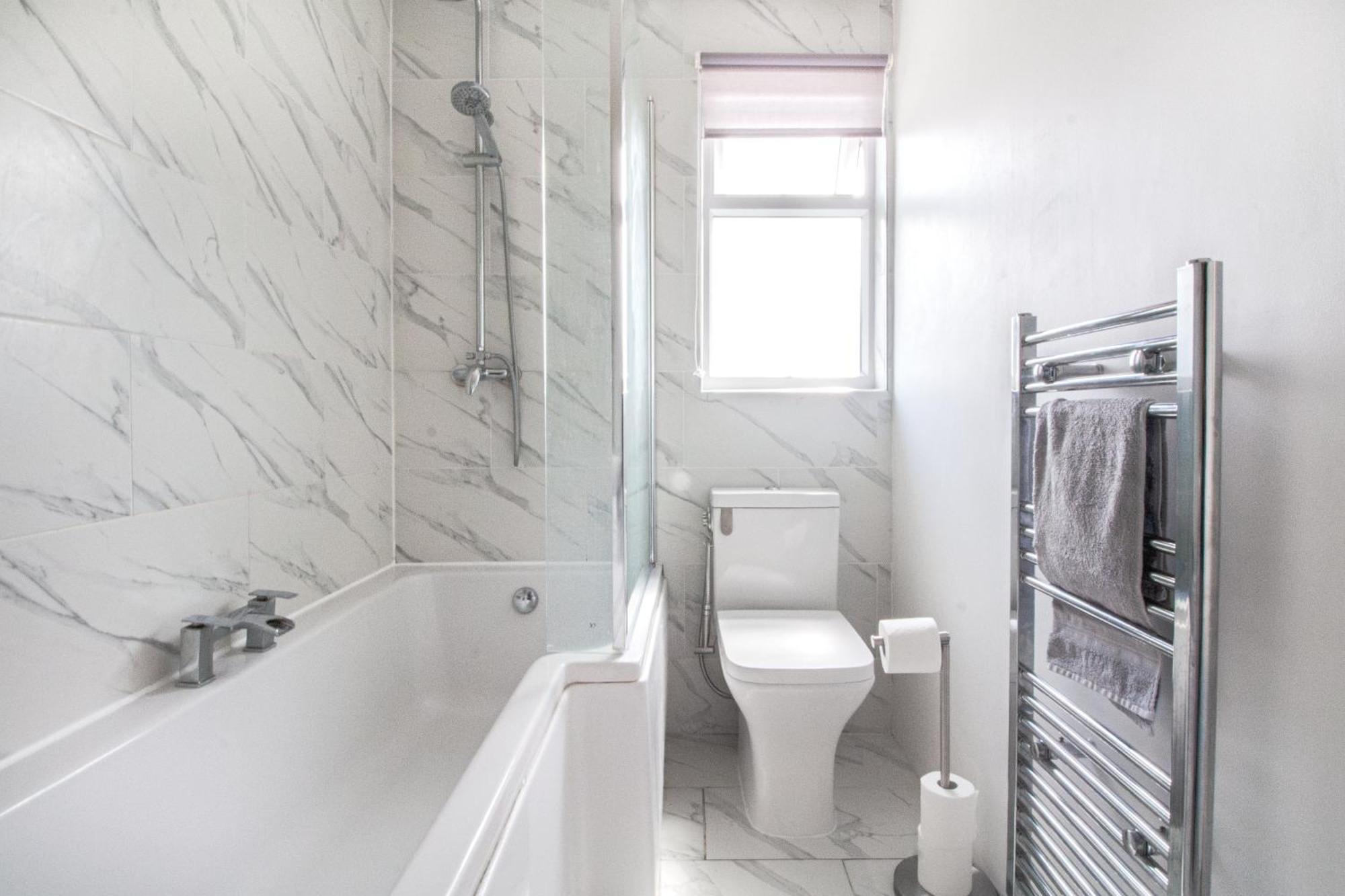 Appartement Beautiful 4 Bedroom With Garden Sleeps 10 Londen