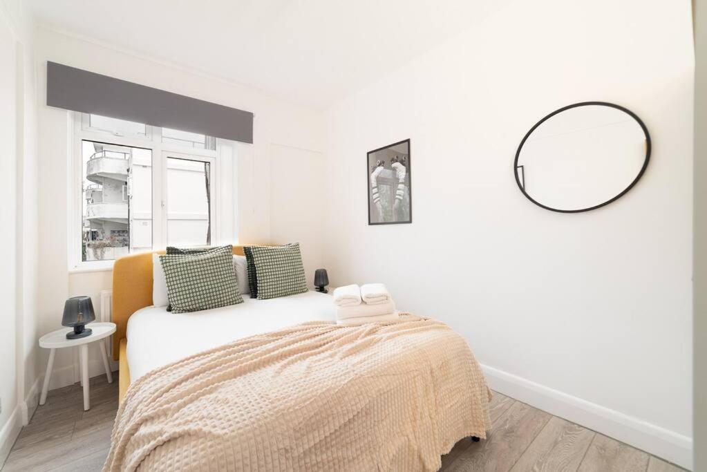 Two Bedroom By Buonomo Short Lets & Serviced In Balham With Balcony