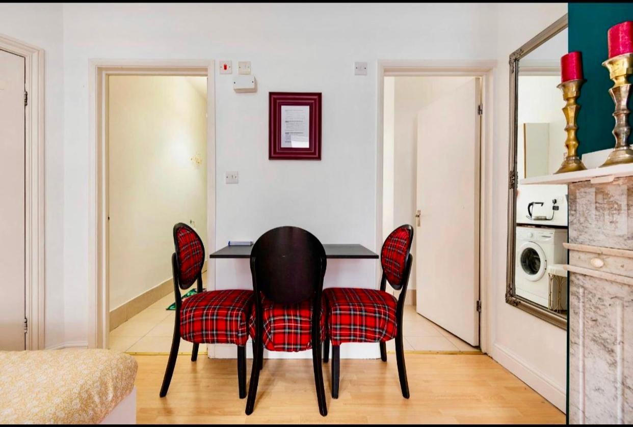 Colourful Flat Apartment *