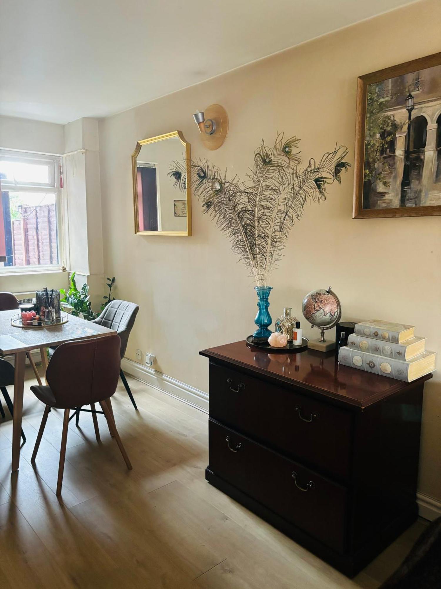 City Airport Serviced House Vakantiehuis