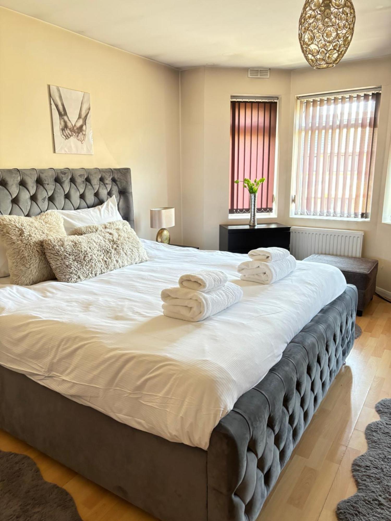 City Airport Serviced House Londen