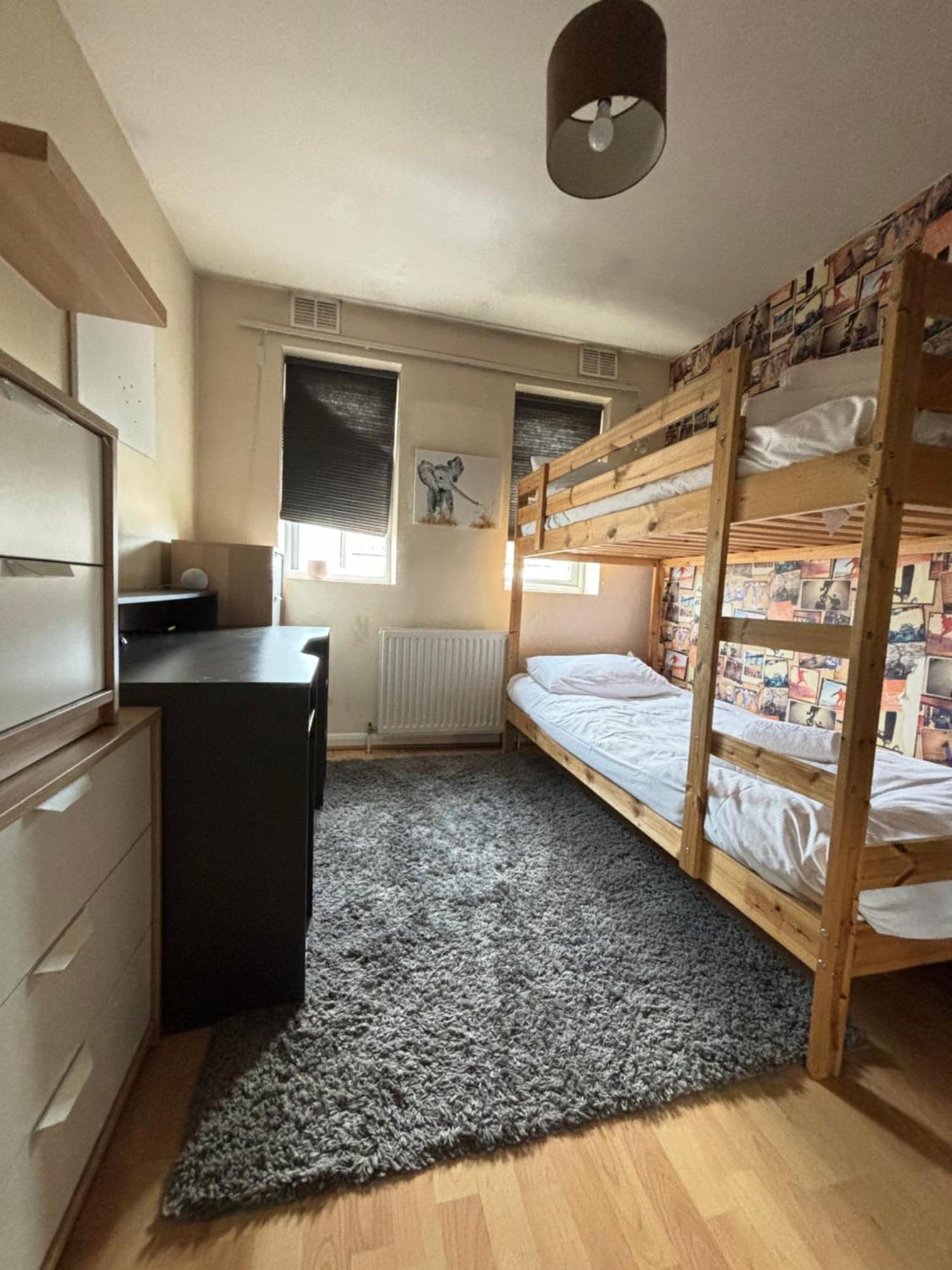 City Airport Serviced House Vakantiehuis