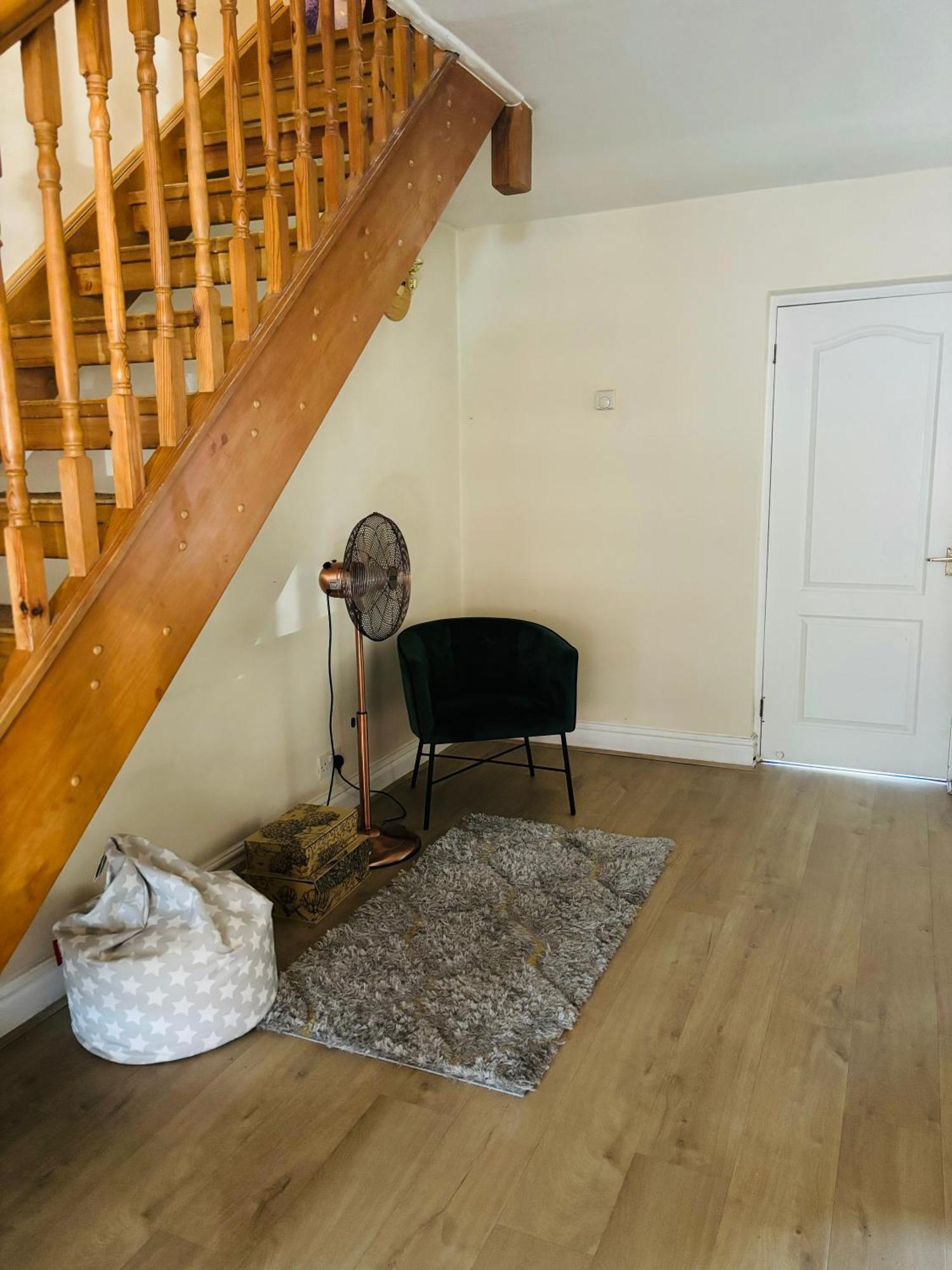City Airport Serviced House Vakantiehuis