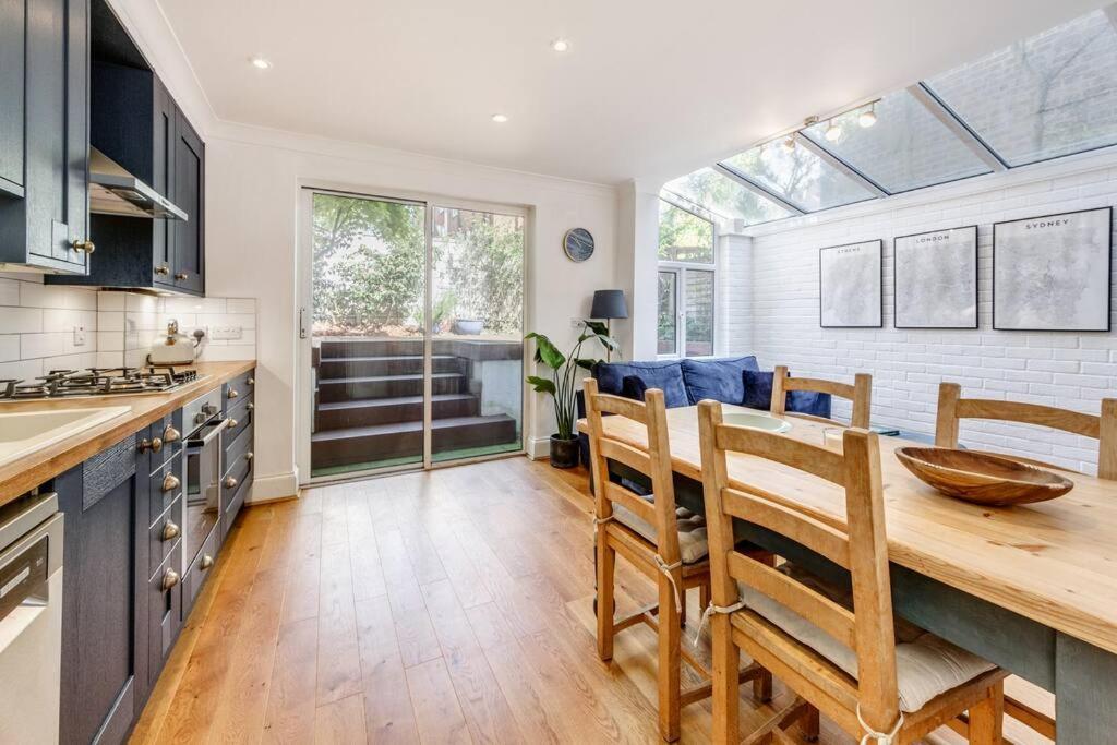 Charming Hampstead Retreat With Patio Apartamento *