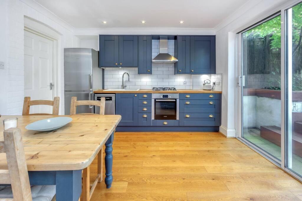Charming Hampstead Retreat With Patio Apartamento Londres
