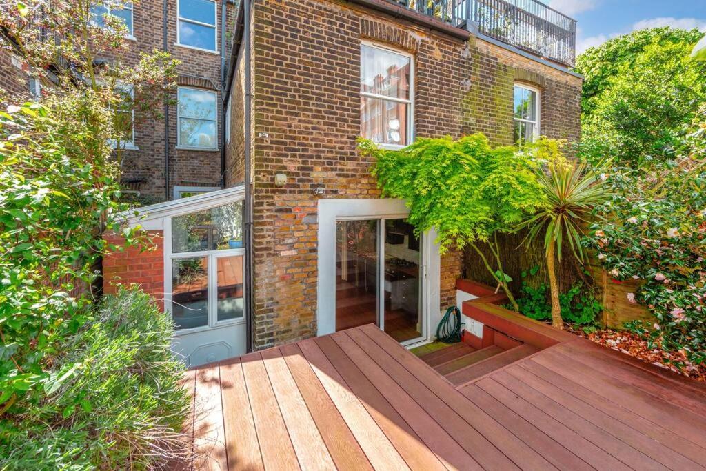 Charming Hampstead Retreat With Patio Apartamento
