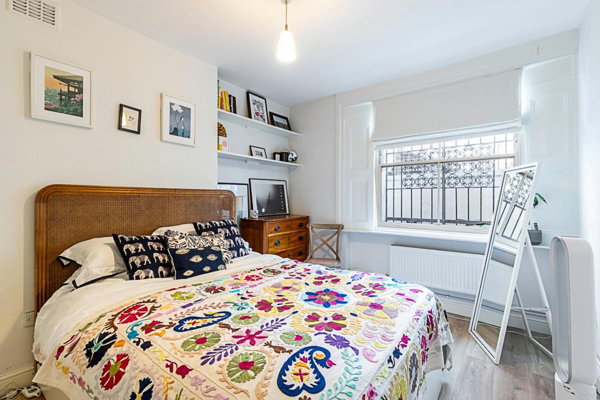Colourful And Cosy In De Beauvoir Town Londres
