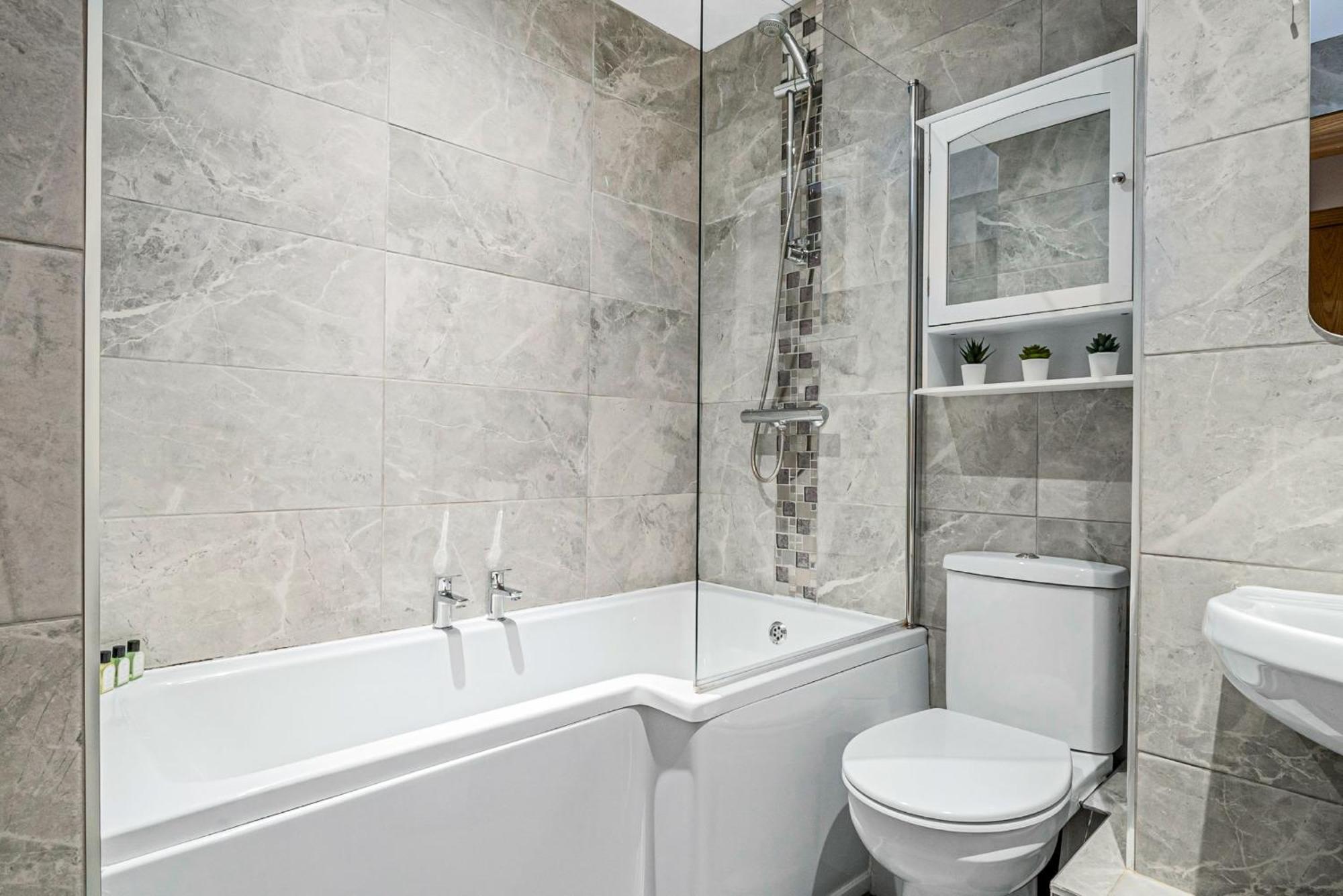 Heart Of Holborn - 2br With Patio - Cityapartmentstay *