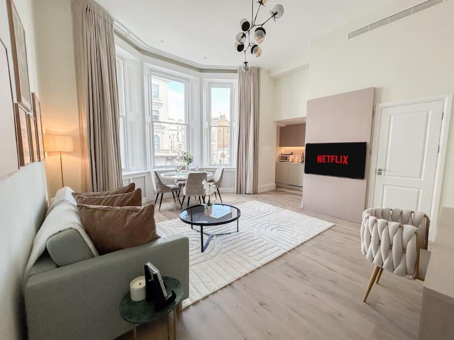Stylish And 1 Bedroom *