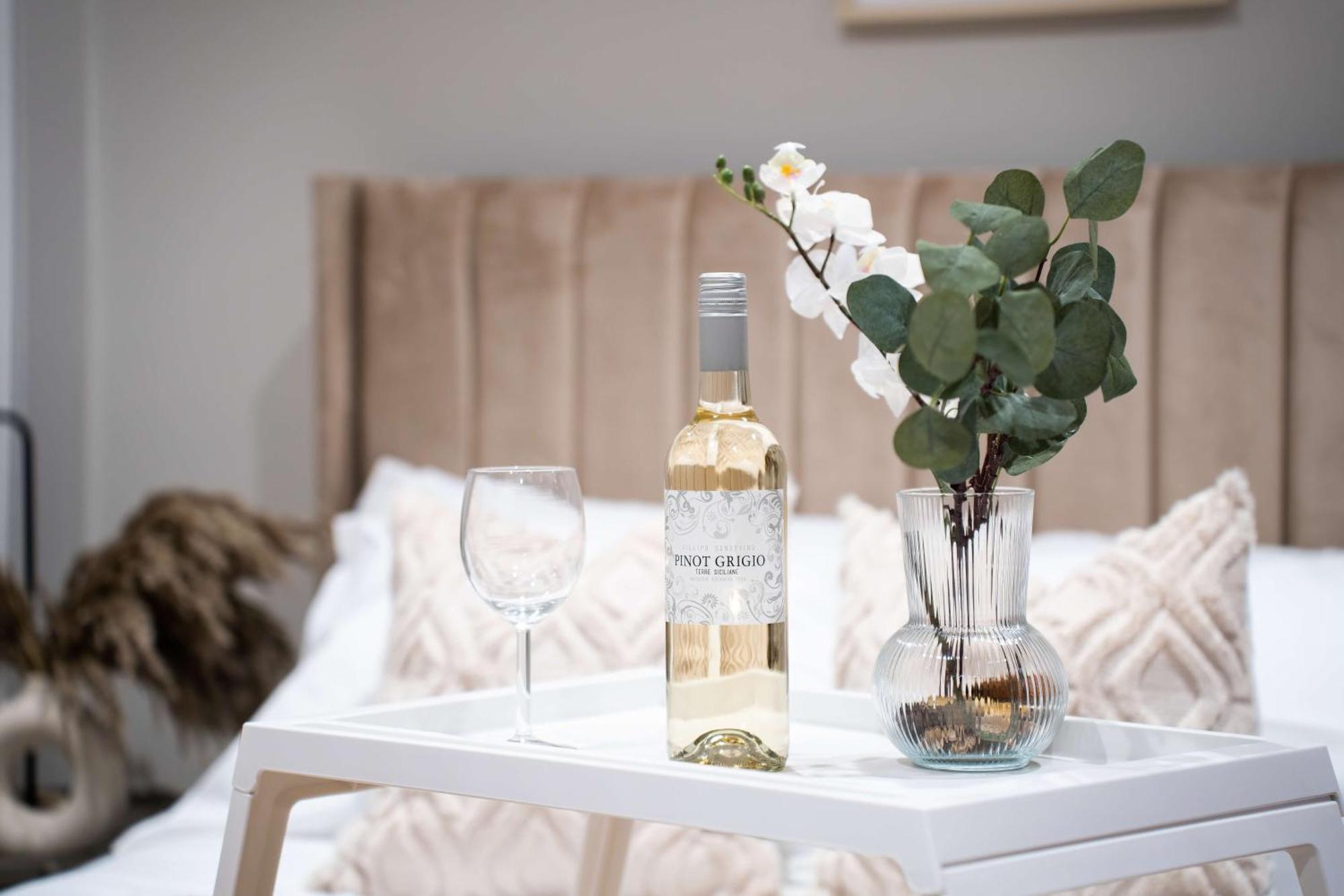 Modern Two Bed Kensington With Free Wifi Apartamento