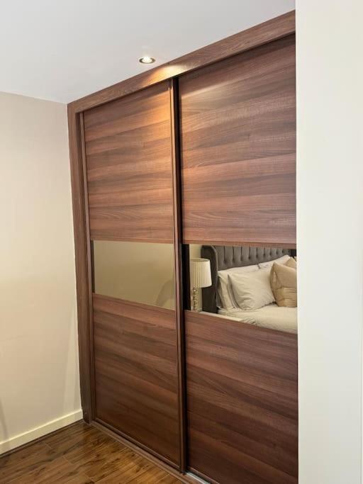 Modern & Stylish 1 Bedroom Apartment, Sleeps 4, Apartamento Londres
