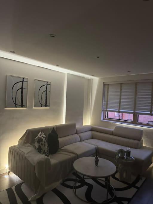 Modern & Stylish 1 Bedroom Apartment, Sleeps 4, Appartement