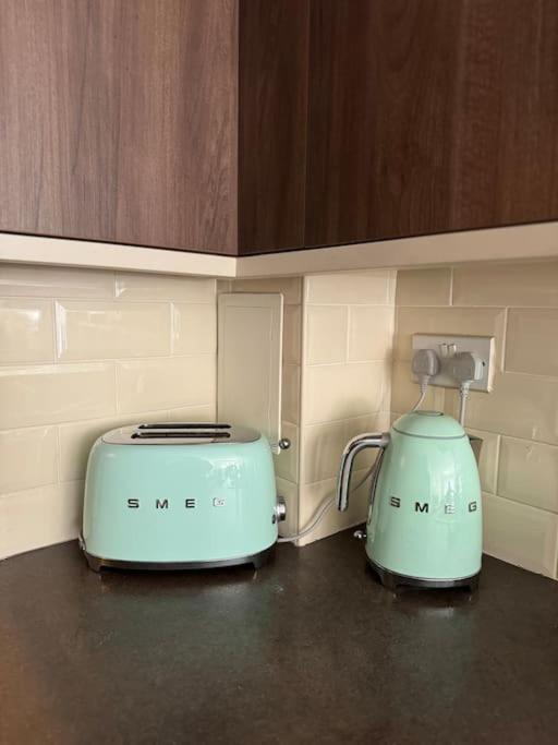 Modern & Stylish 1 Bedroom Apartment, Sleeps 4, Appartement Londres