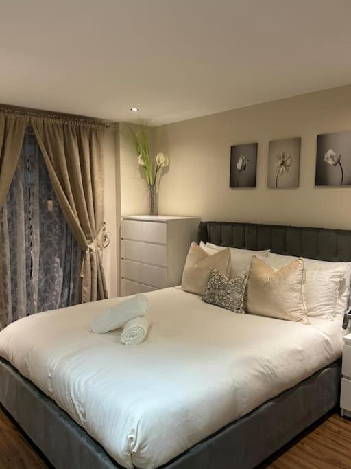 Modern & Stylish 1 Bedroom Apartment, Sleeps 4, Londres