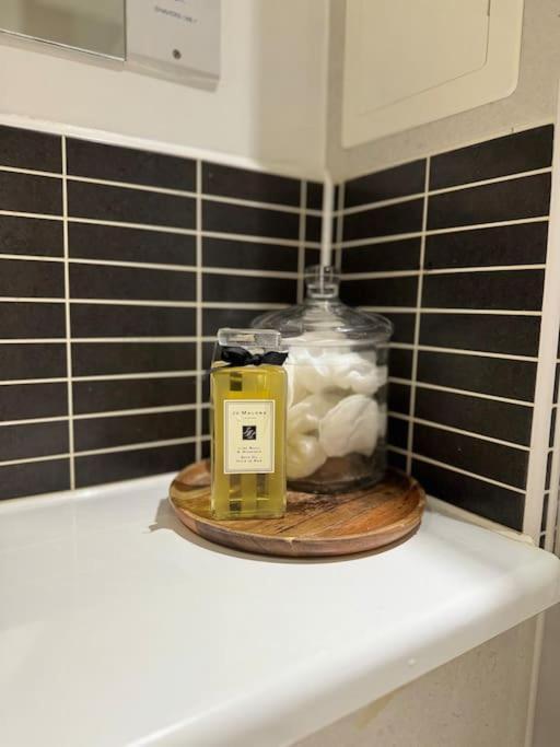 Modern & Stylish 1 Bedroom Apartment, Sleeps 4, * Londres