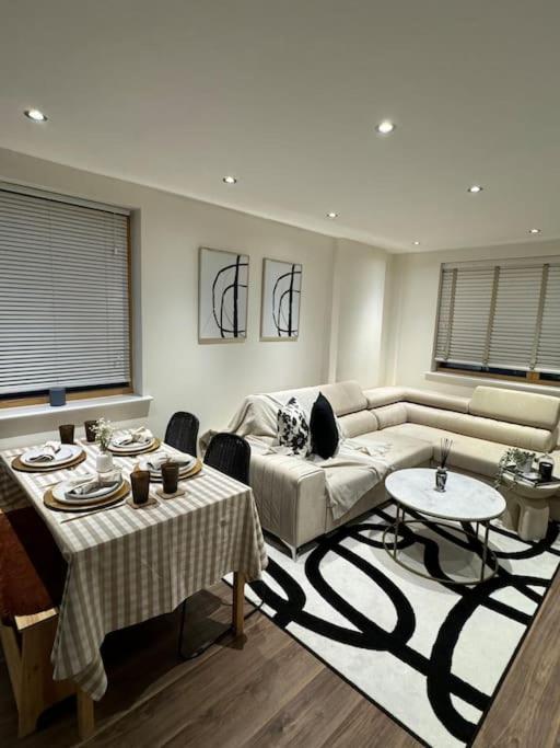 Modern & Stylish 1 Bedroom Apartment, Sleeps 4, Appartement