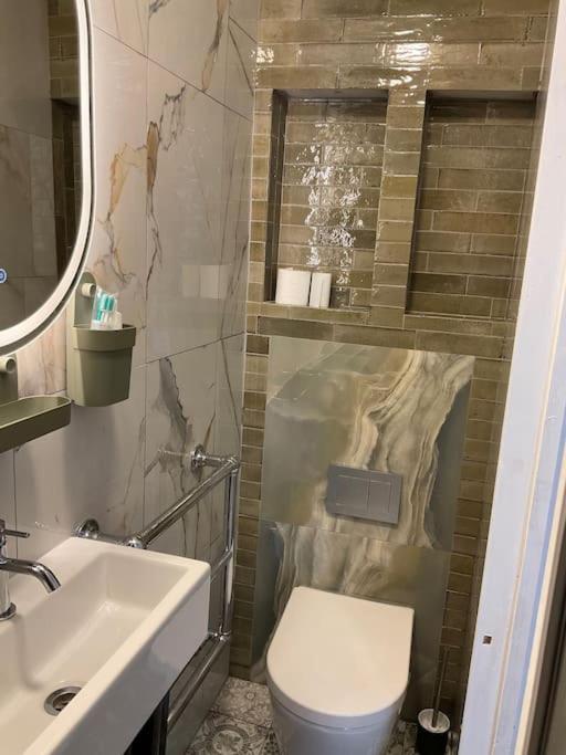 Studio2 Bright With Private Patio In